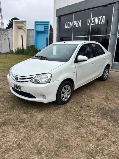 Imagen de Toyota Etios